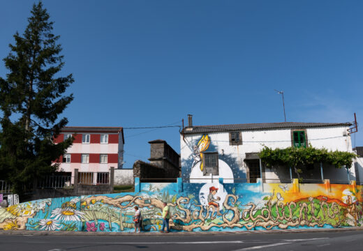 2Duendes completan en tempo récord o mural de benvida a San Sadurniño